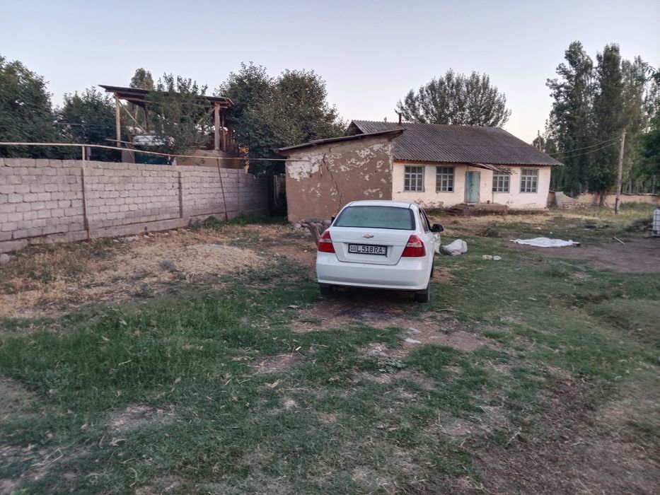 Dacha uchun er uchaska sotiladi