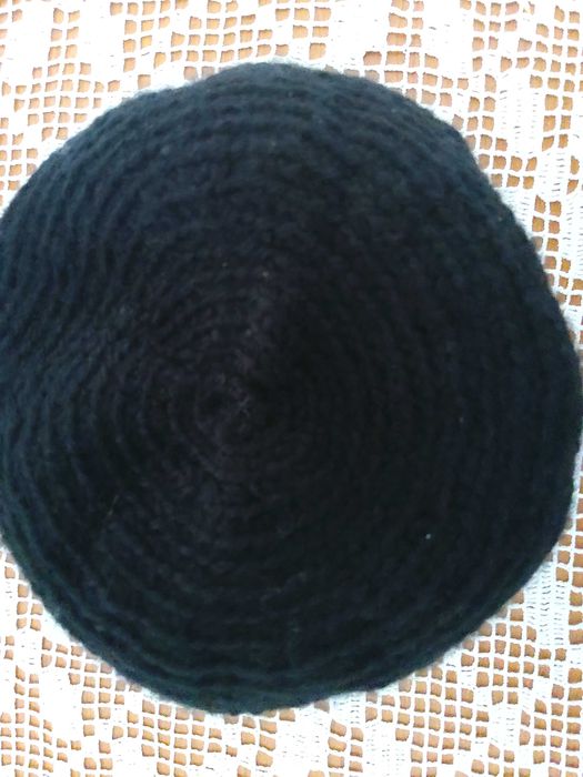 Vând căciulă de lână.