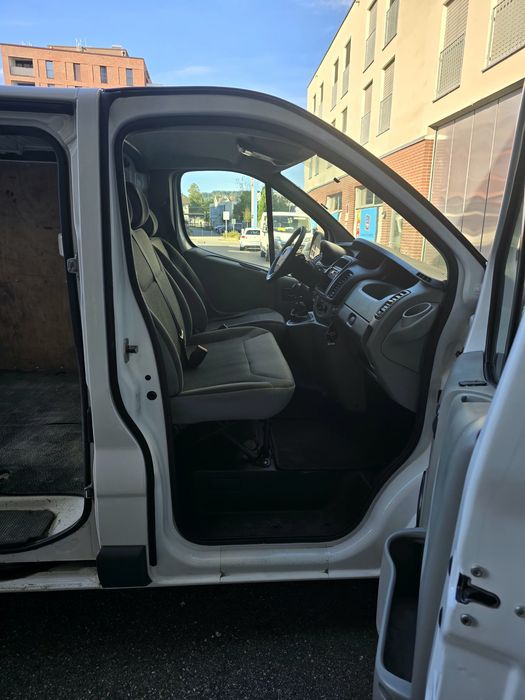 Vand Opel Vivaro CDTI 2Litri diesel 2900,Modelul Lung