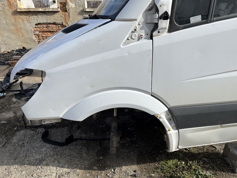 Aripa Stanga fata Mercedes Sprinter W906