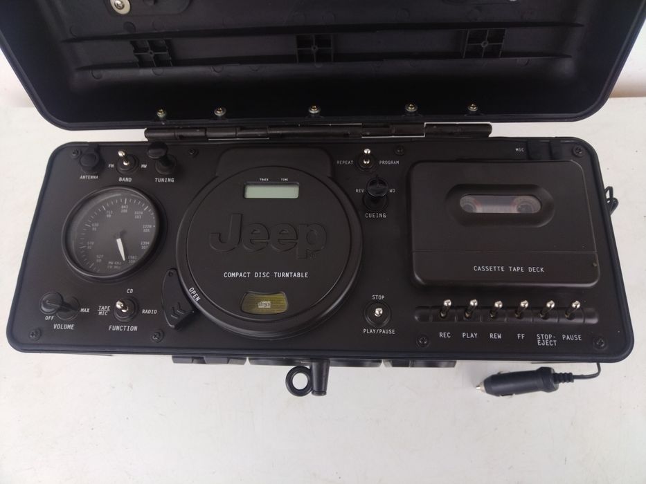 Радио-касетофон и диск  Roadstar, изработено по поръчка за JEEP