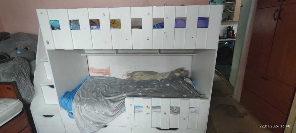 Продам двух ярусную кровать