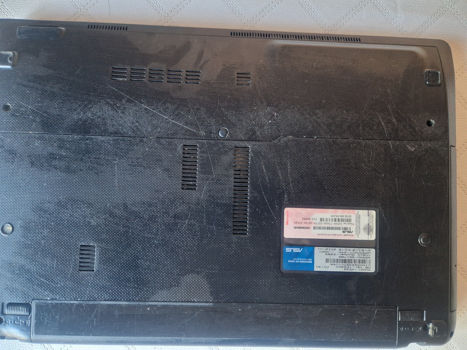 Азус ноутбугі істеп тұр