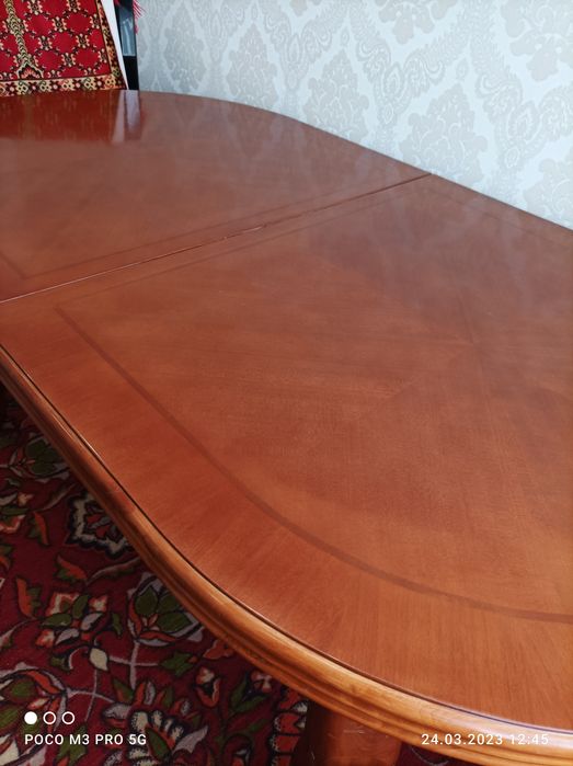 Стол для гостиной