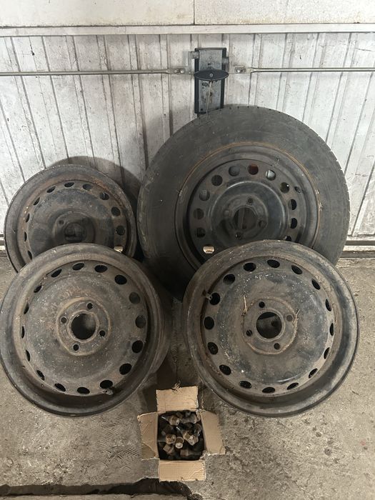 Продавам железни джанти за Нисан Микра  14 цола