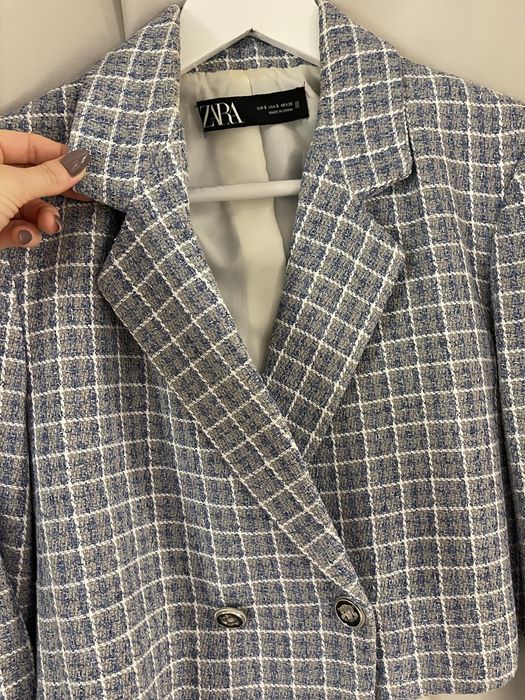 Комплект късо сако и панталонки Зара