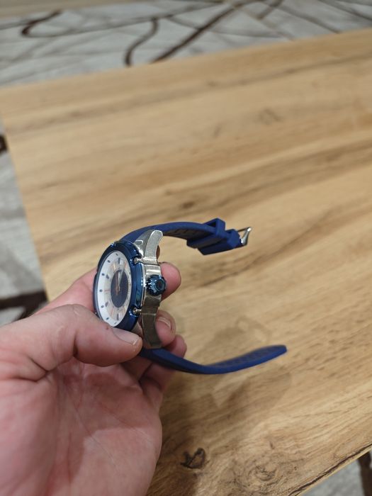 Casio 2100 червен