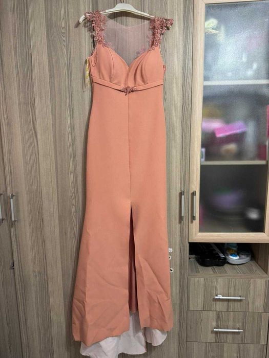 официална рокляя