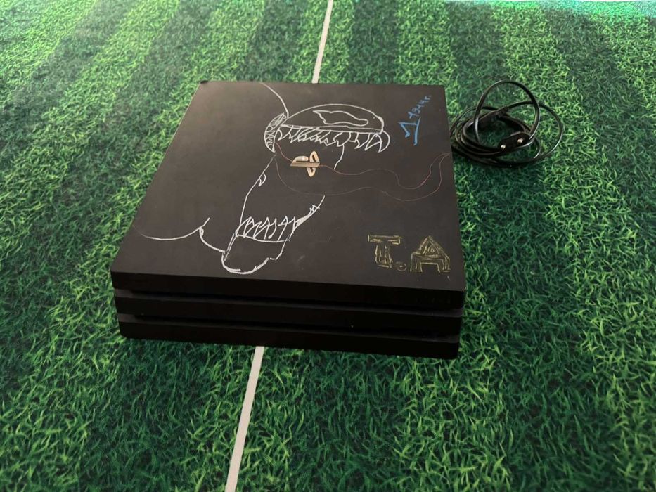 PS4 playstation 4 pro плейстейшън 4