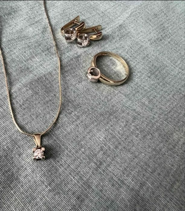 Комплект золотой с бриллиантами