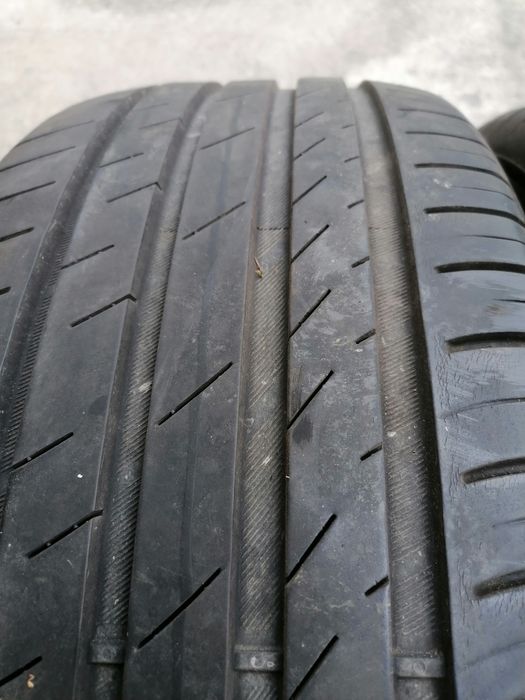 Vând 2 anvelope vară 235.50.18 și 225.50.18