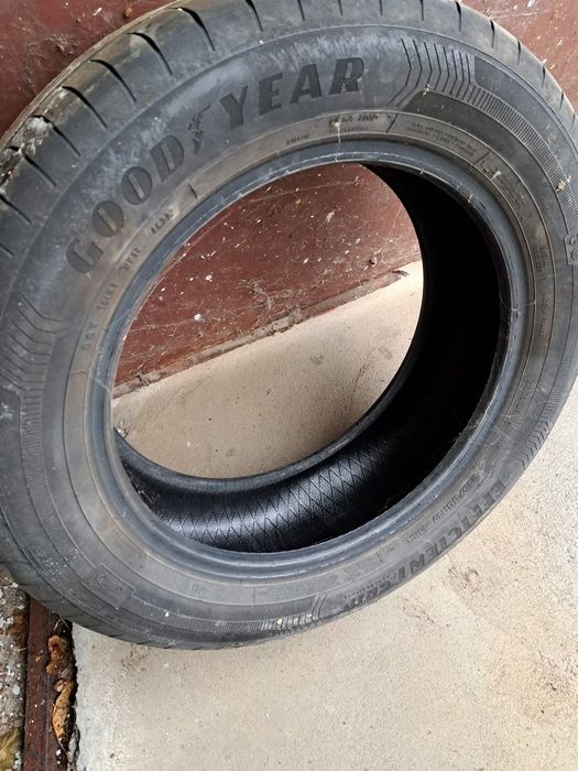 Летни гуми Goodyear, размер 215/60/17, 2 бр.
