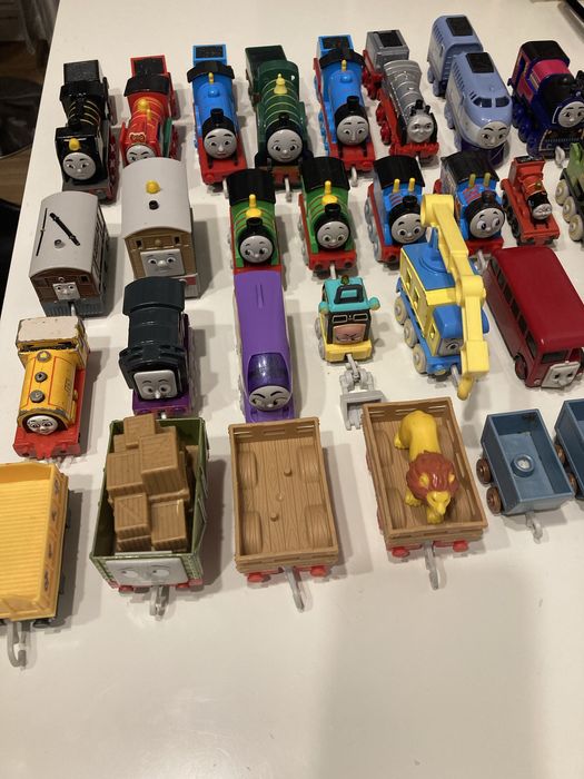 Vând trenulețe Thomas &friends
