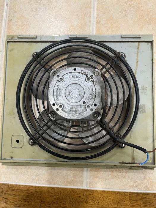 Вентилятор осевой 200 мм.