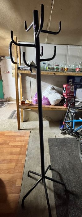 Продам вешалку для верхней одежды.