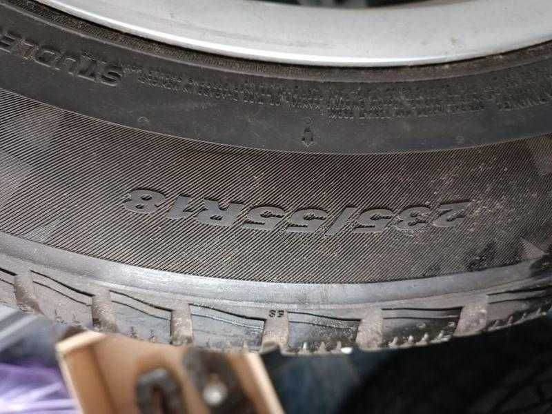 2 броя зимни гуми 215/45/18