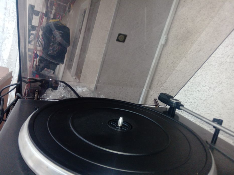 Pick-up Unitra PA 2040 funcțional cu doza bună. Amplificare.fara boxe