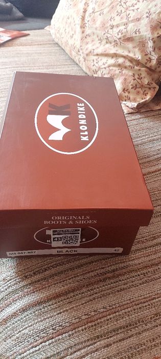 Pantofi din piele naturala noi