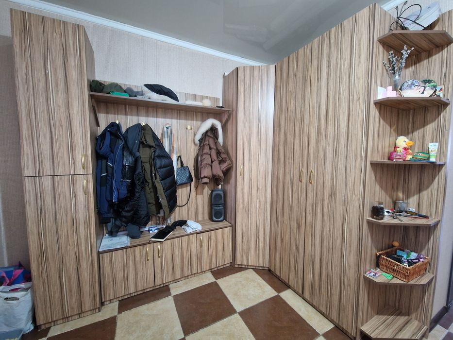 Продам прихожую.