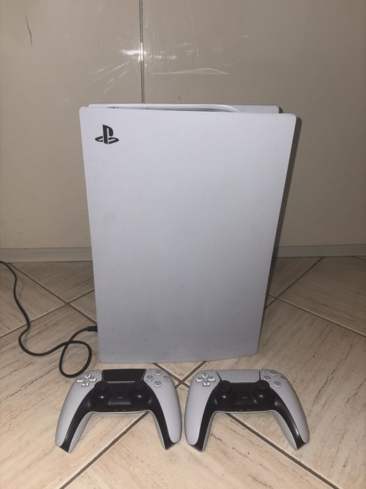 Playstation 5 Disc Edition + два контролера