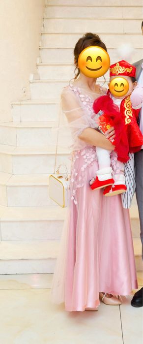 Продам розовое платье