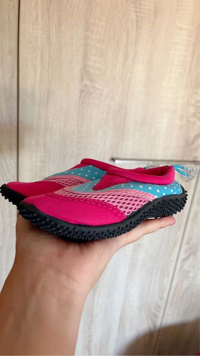 Vând papucei de apa nr 24/25