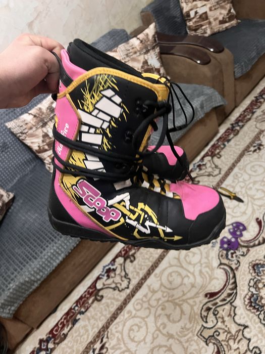 Продам 2 сноуборда и боты