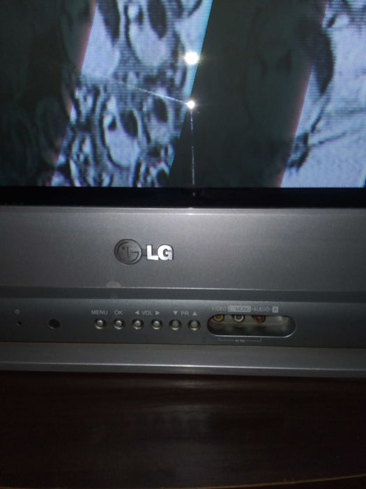 Телевизор  LG большой