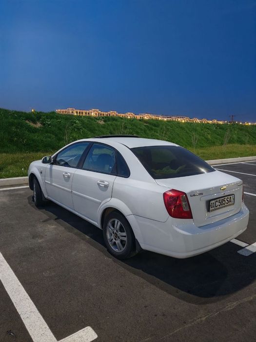 Ласетти 2009 сотилади