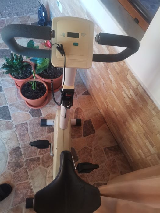 Vând Banda Alergare și Bicicleta.