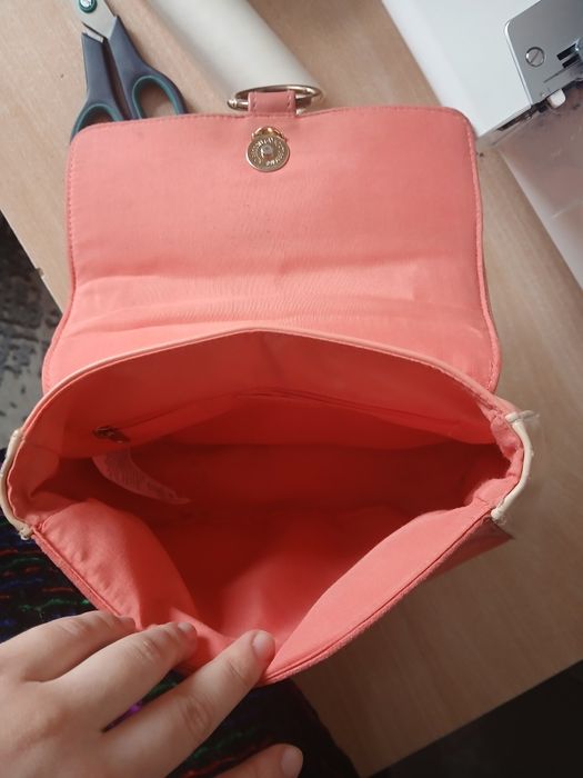 Sumka eko koja va charmdan tikilgan