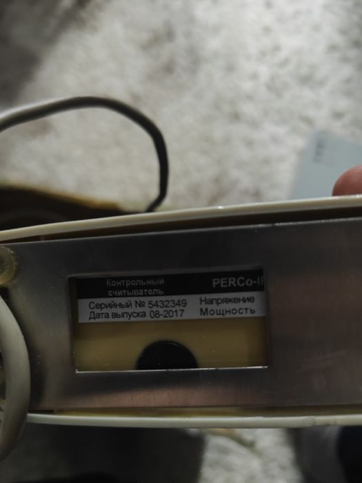 Контроллер замка, контрольный считыватель, доводчик, блок питания