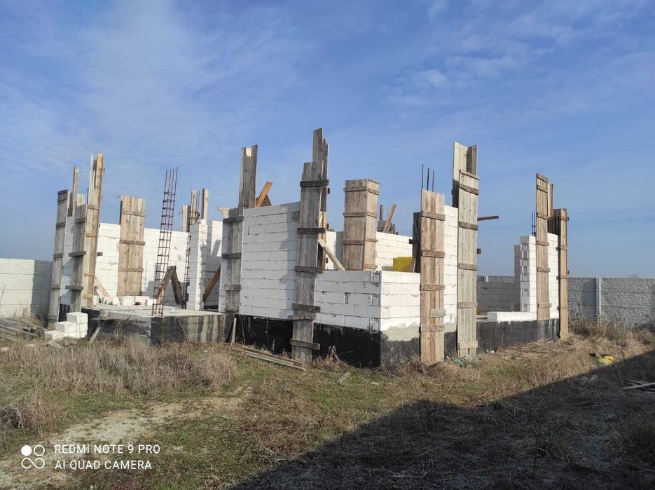 Casa de vânzare , nu e terminată!