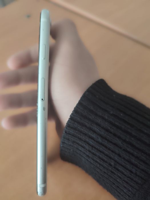 продам айфом се.