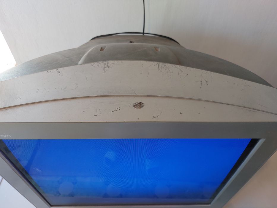 Продам телевизор LG RT-21FB30M.
