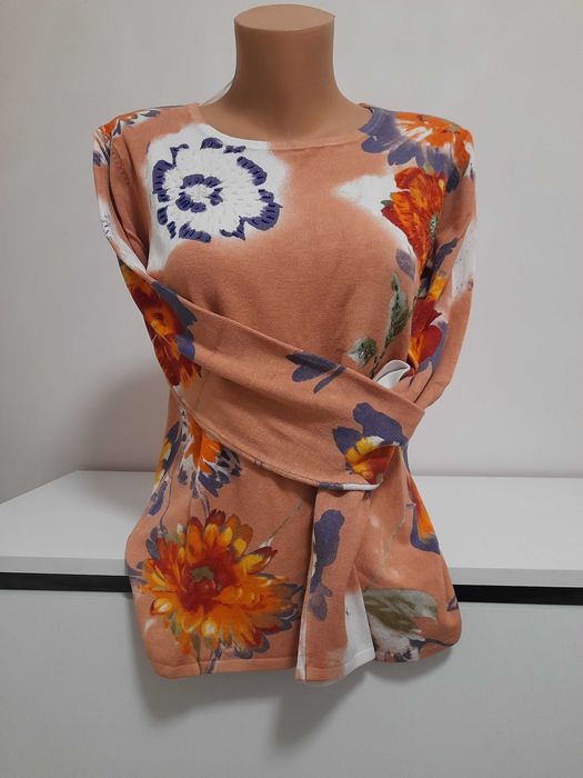 Топли пуловери, блузи и шал