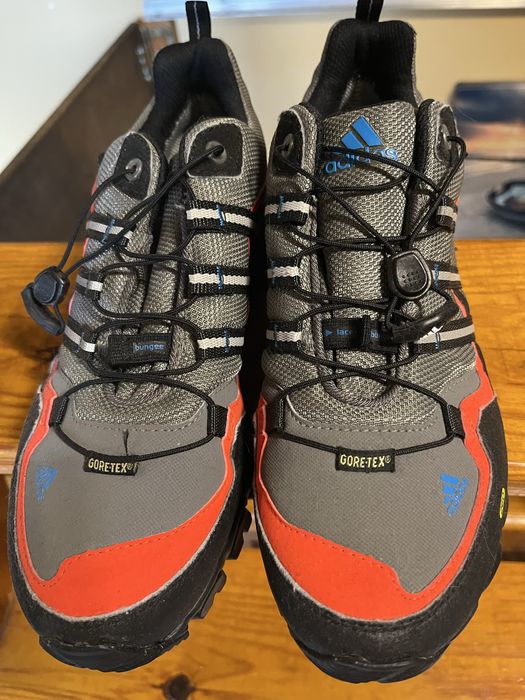 Маратонки Adidas унисекс номер 39