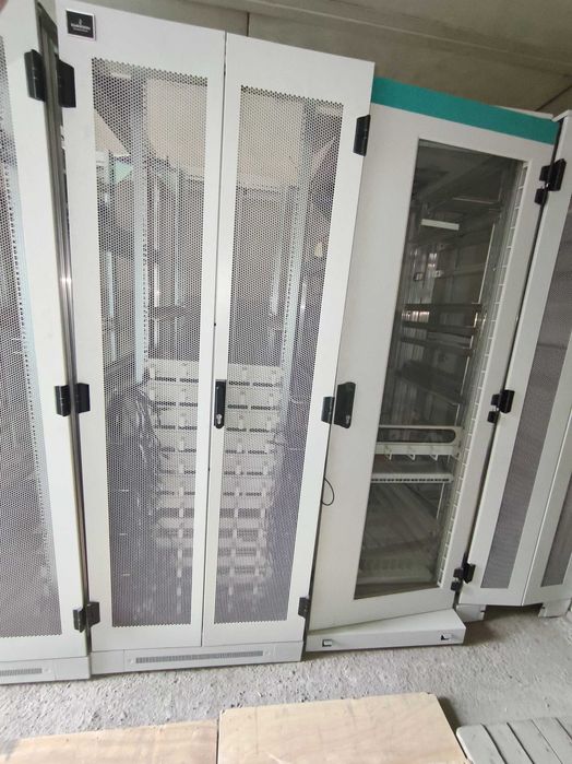 Шкафы серверные разные