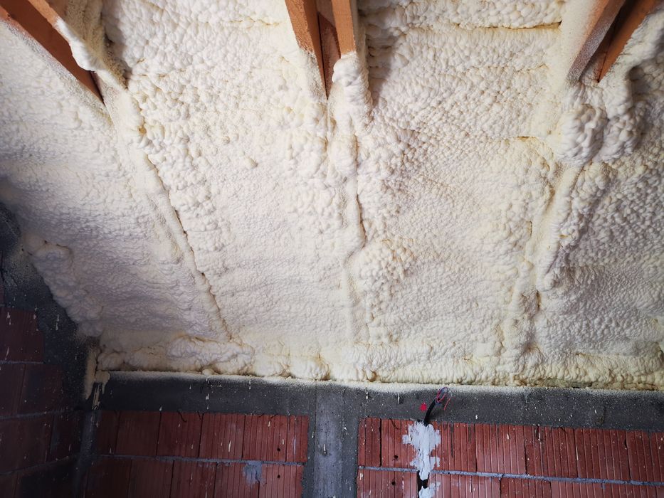 Izolatie spuma poliuretanica 33lei/mp