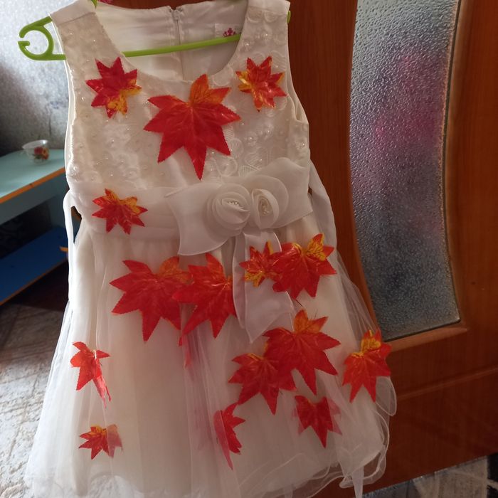 Платье на праздник осени. Юбка красивая.  9-10лет