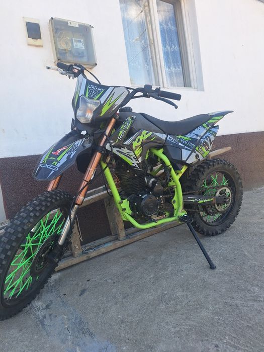 Vînd cross 150cc