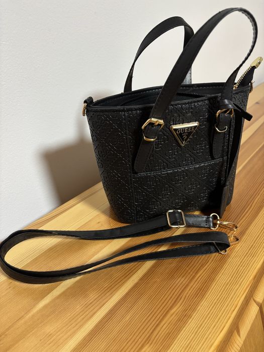 Продавам дамски чанти 1бр/17€-2бр/30€