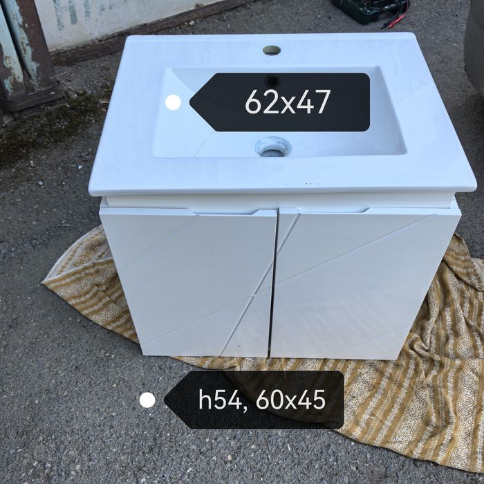 Продавам шкаф за баня