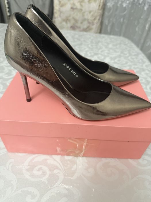 Продаю женские туфли