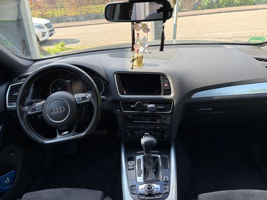 Vand  audi Q5 motor 3000 ! S laine ! Km 160000   Reali masina se afla in germania ! !