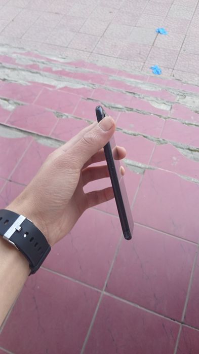 Iphone SE srochna sotiladi