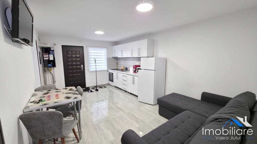Apartament 3 camere transformat in 2 unitati locative - Lupeni | Str. Crinilor | Regim hotelier activ
