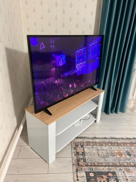 Телевизор AVA с тумбой