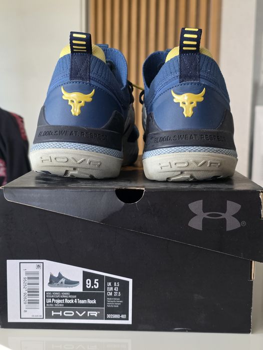 Under Armour 43 -  UA Project Rock 4 Team Rock HOVR