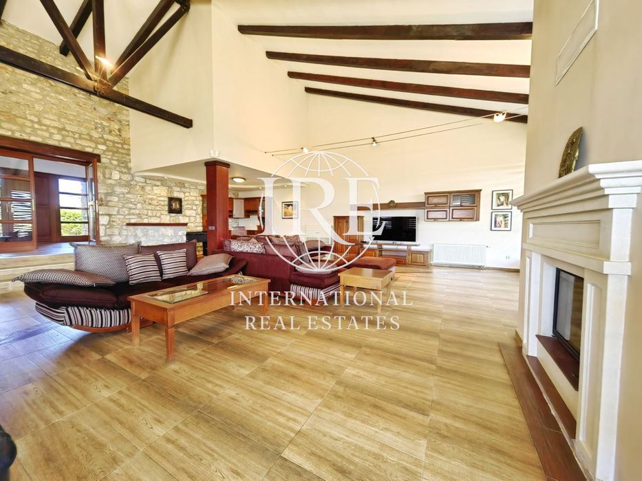 Забележителен имот в тоскански стил на брега на морето! Спираща дъха